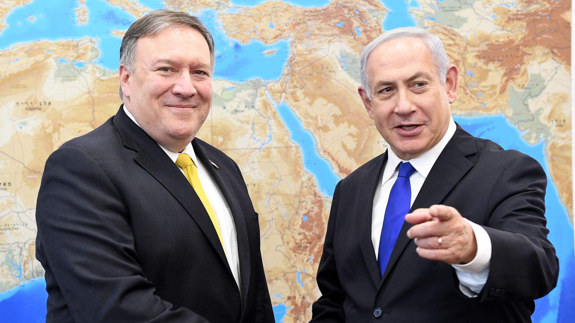 Pompeo ziet het Midden-Oosten het liefst als één grote corrupte apartheidsstaat die de ene massamoord na de andere begaat, zoals Israël…….