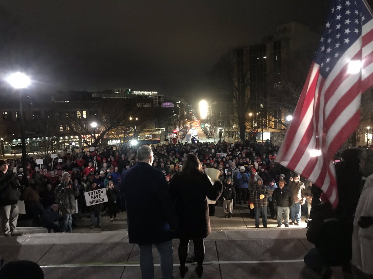 De laatste punten op de i gezet richting dictatuur in de VS: grote demonstraties tegen ‘coup’ in Wisconsin
