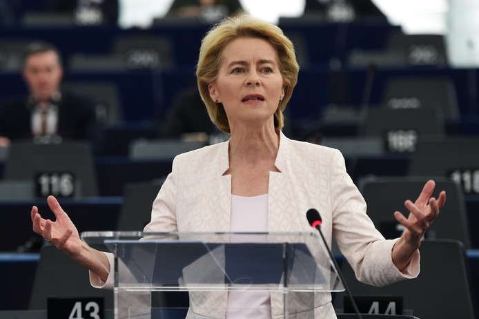 Ursula von der Leyen: Brussel is het hart van de democratie….. ha! ha! ha! ha! ha! ha! ha!