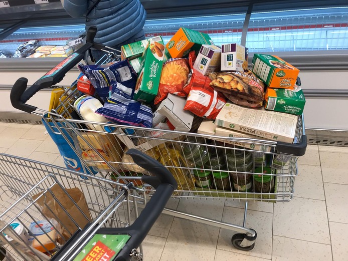 Afbeeldingsresultaat voor gevechten tijdens hamsteren in supermarkten