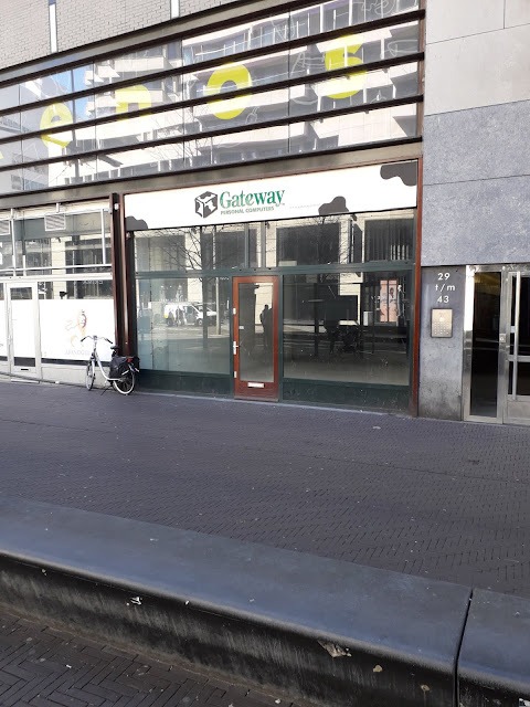 Spuirecords moest weg, vanaf november 2017 staat de winkel in het Haagse centrum nog steeds leeg…….