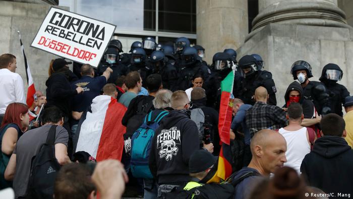 German leaders slam extremists who rushed Reichstag steps | News | DW | 30.08.2020
