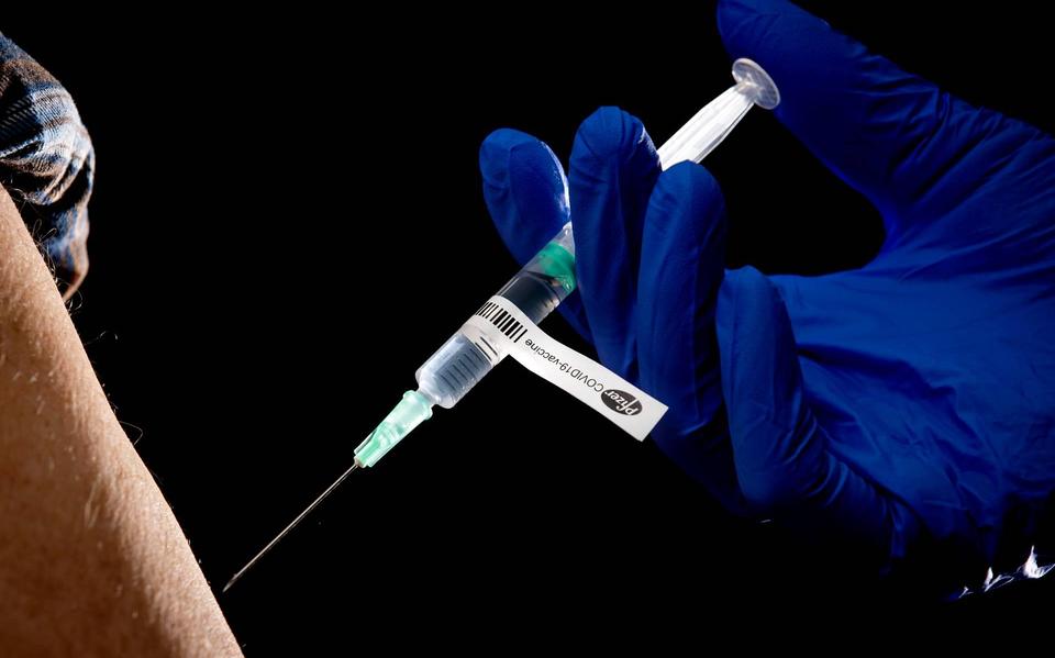 Coronavaccinatie in vergelijking met het kopen van een huis (waar farmaceuten elke verantwoordelijkheid voor bijwerkingen afwijzen!!)