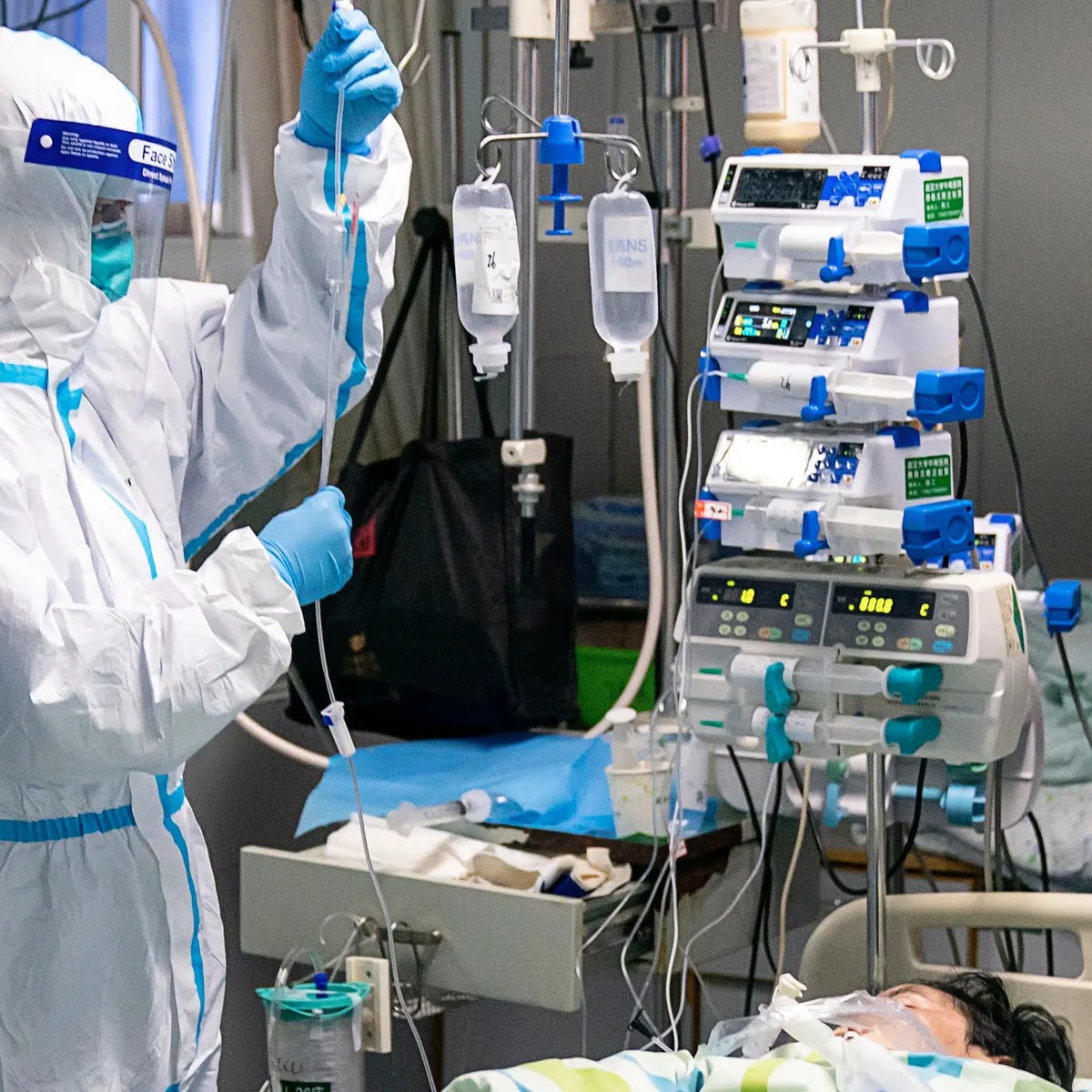 Coronabeslommeringen: harde lockdown, waarom dan geen vliegverbod? En een Duitse viroloog over ‘succes’ van vaccinatie