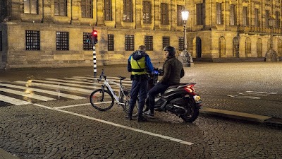 Avondklok moet per direct worden opgeheven aldus rechter…. ha! ha! ha! ha! ha!