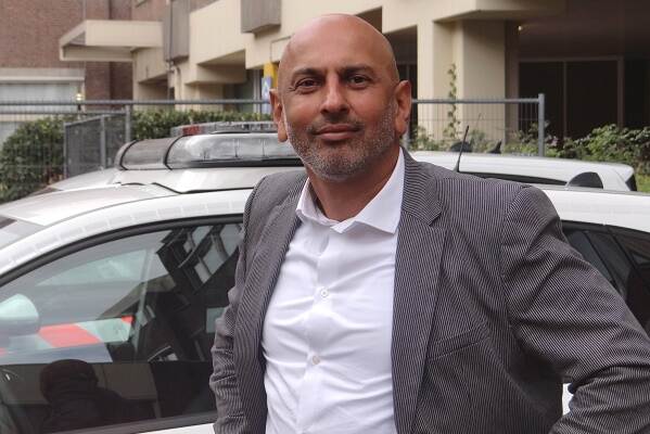 Martin Sitalsing (politie opperhoofd Midden-Nederland) gaat mensen van andere culturen werven: de zoveelste poging…….