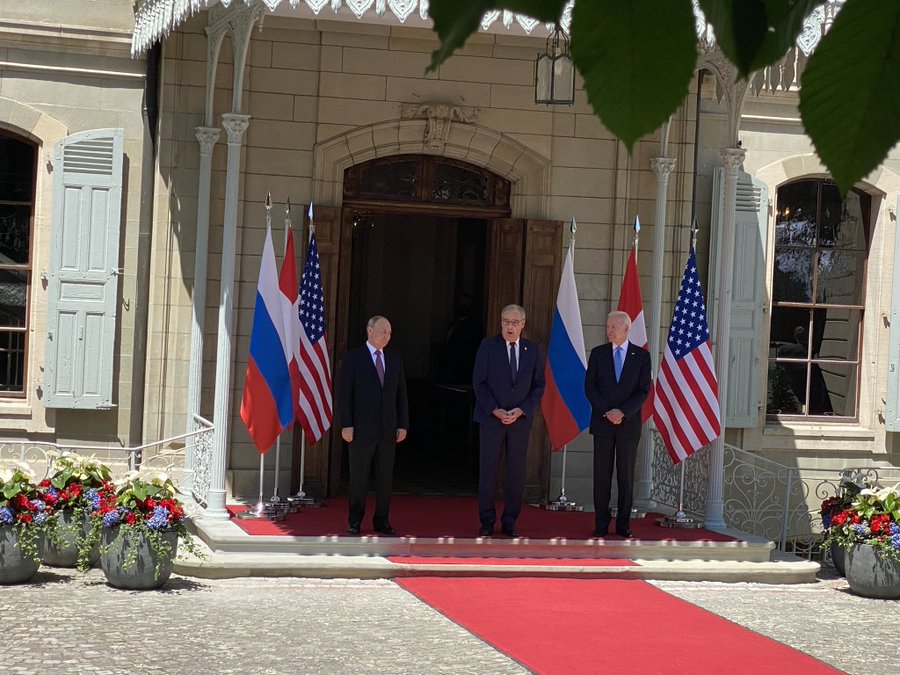 Joe Biden: VS mengt zich nooit in verkiezingen in andere landen…… ha! ha! ha! ha! ha!