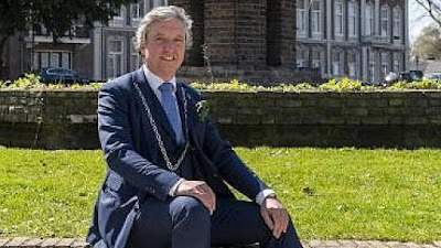 Burgemeester tevens de ‘sheriff’ van Tiel is trots op huisuitzettingen