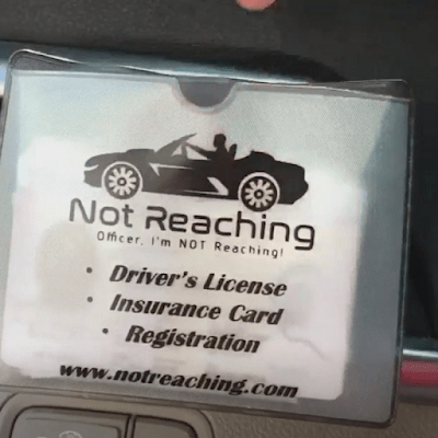 VS: een ‘not reaching pouch’ voor gekleurde bestuurders, zodat ze een politiecontrole kunnen overleven