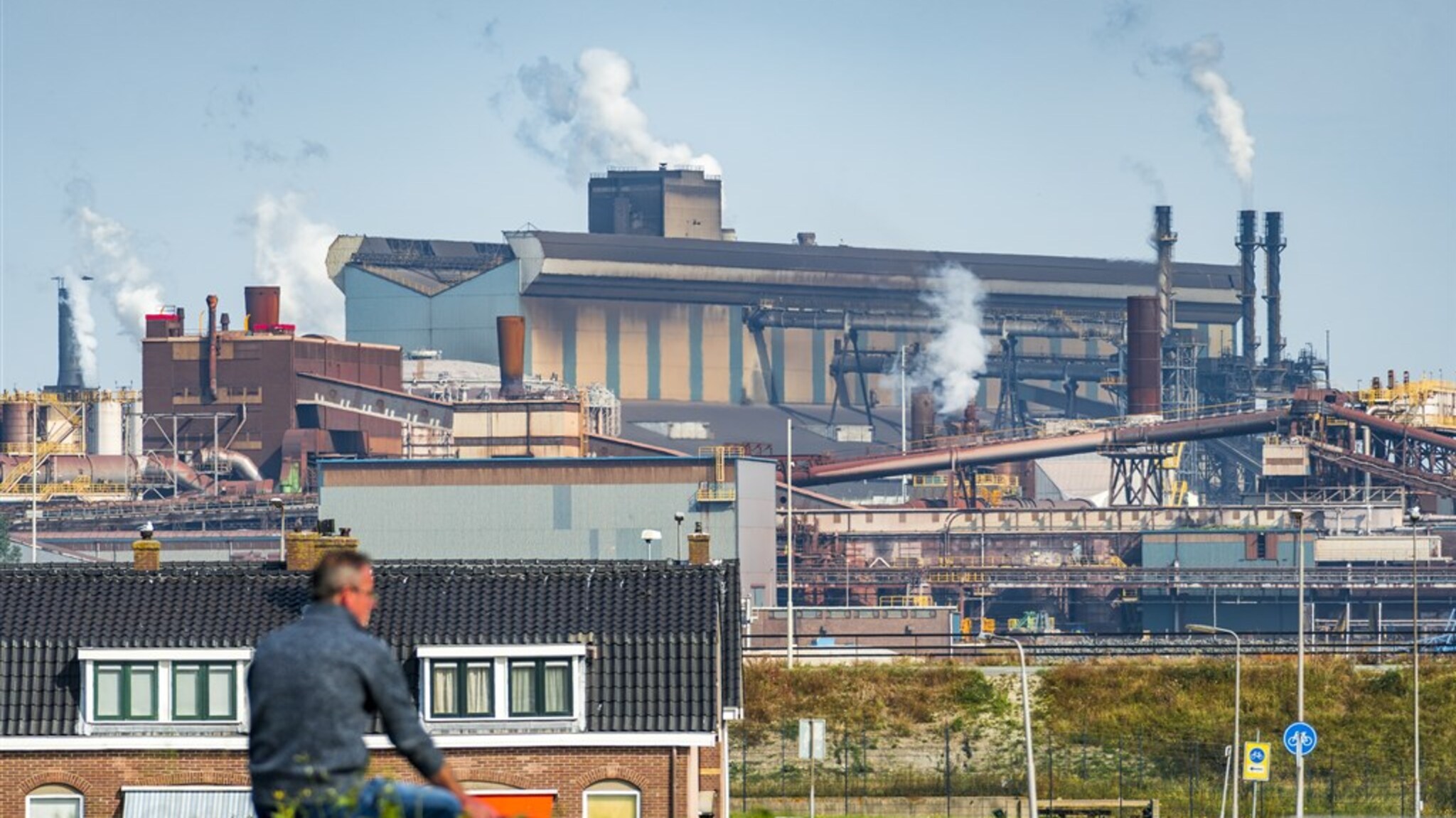 Tata Steel: minister Blok is blij dat EU regels sluiting tegengaan en de volksgezondheid verder ernstig kan worden geschaad