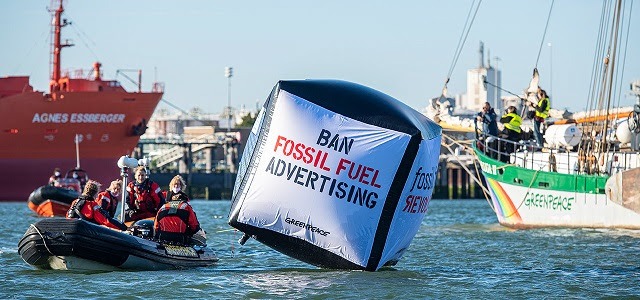 Koninklijke Shell met haar valse reclames verwent aandeelhouders i.p.v. echt flink te investeren in duurzame energie