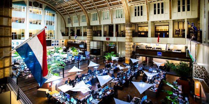 AEX krabbelt op, met Shell aan kop