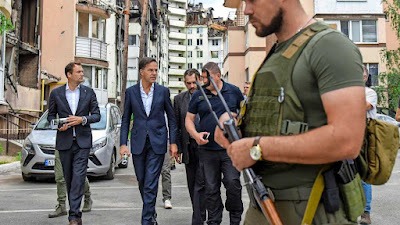 Oekraïne: Rutte gaat Cherson herbouwen….. ha! ha! ha! ha! ha!