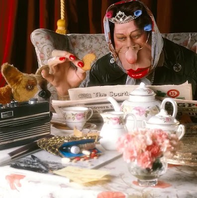 De dood van Elizabeth II: grote koningshuis propaganda voor een behoorlijk fout persoon