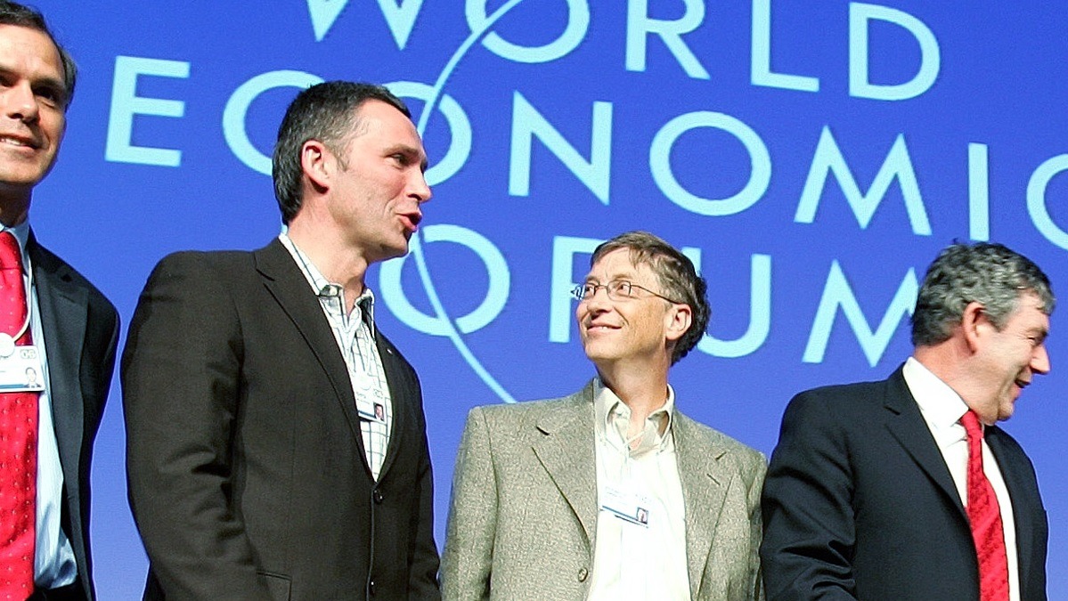 NAVO gordelroosbaas en oorlogshitser Stoltenberg was vroeger voorzitter van vaccinatie-alliantie Bill Gates…….