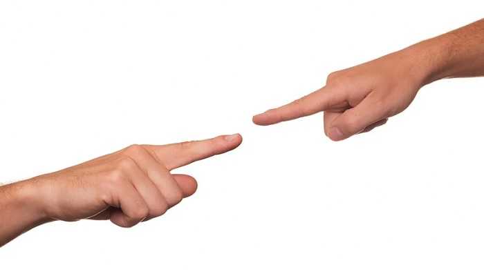 COVID: Duitse minister Lauterbach liegt over aantal ernstige vaccin bijwerkingen